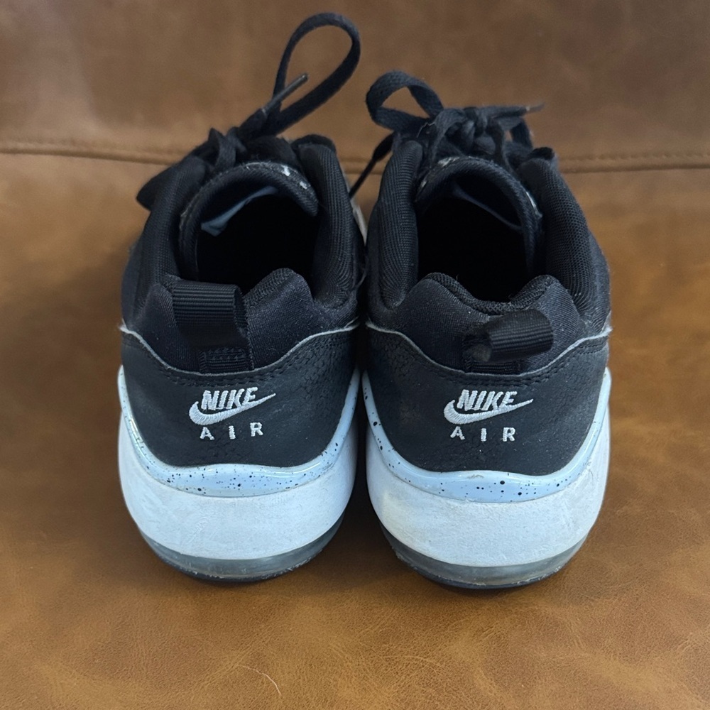 Nike Air Max Sneakers in Black and White Snakeskin - Picture 4 of 7